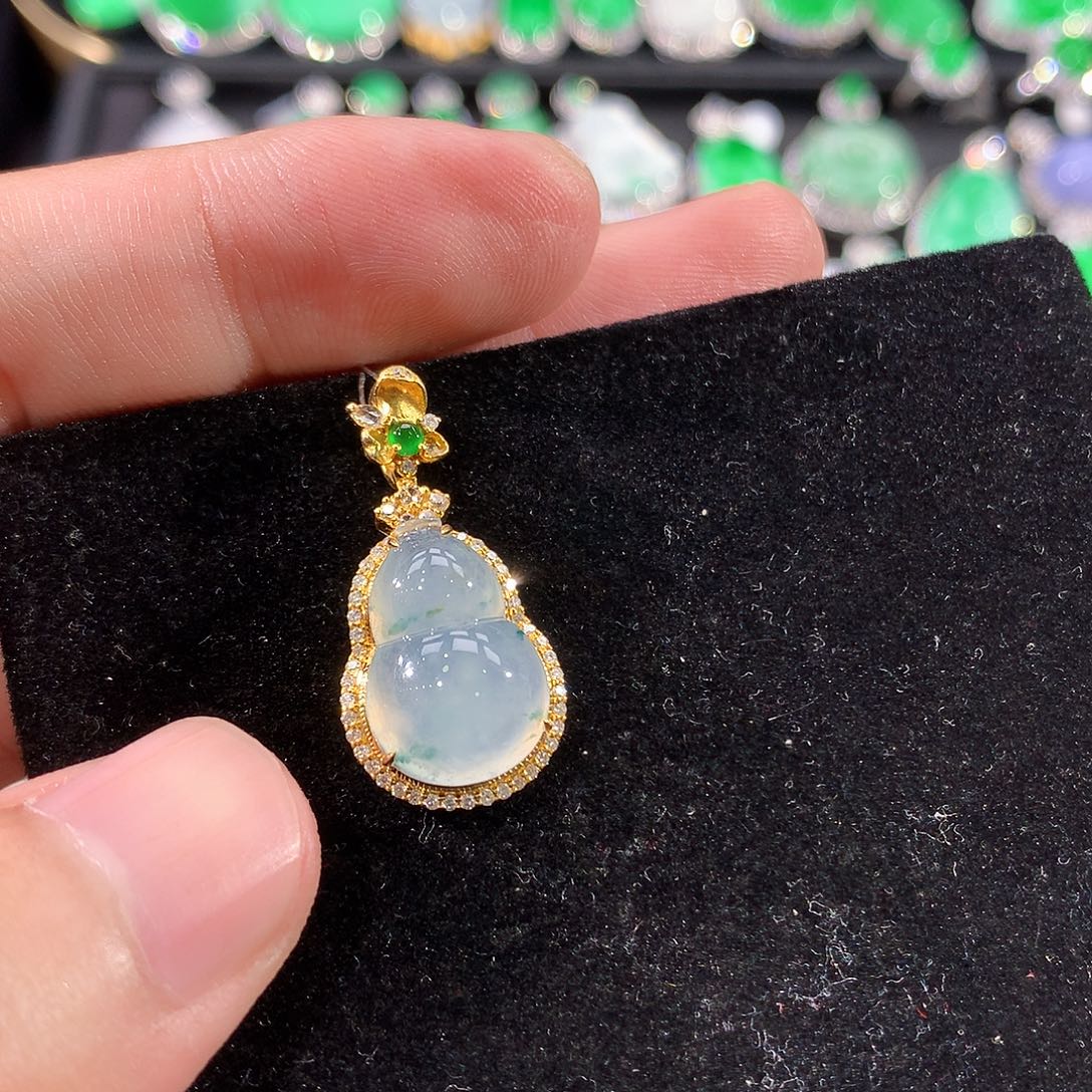 翡翠18K金镶嵌颈饰