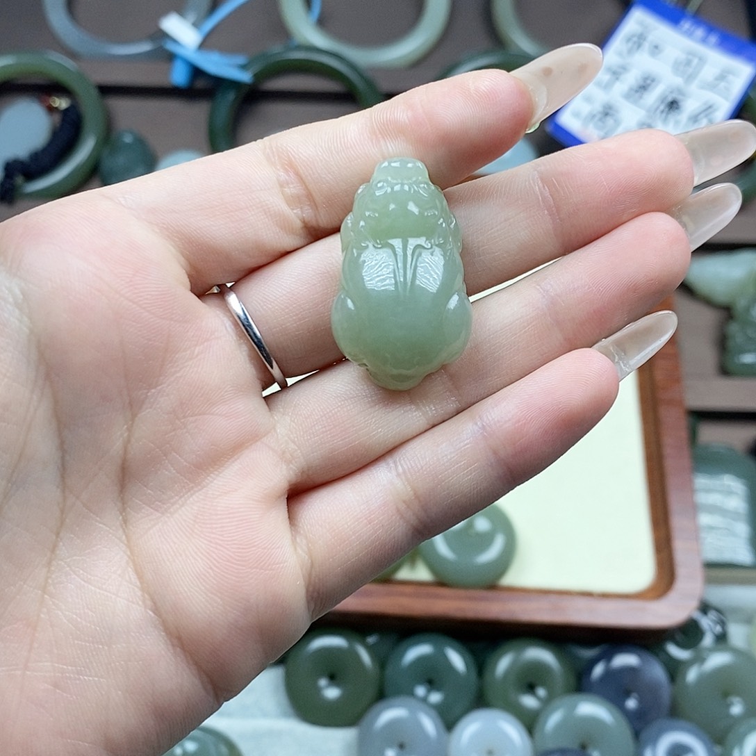 y***g颈饰未镶嵌和田玉貔貅3106