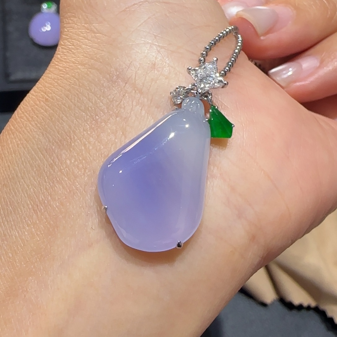 翡翠18K金镶嵌颈饰紫福瓜一刀切