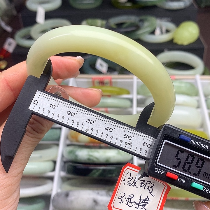 蛇纹石玉手镯未镶嵌752