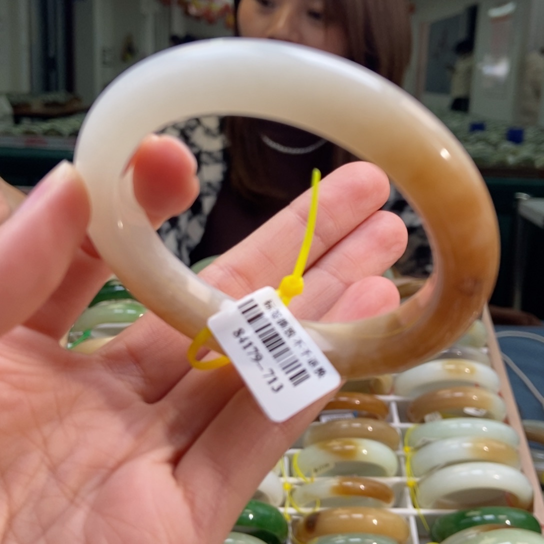 和田玉手镯未镶嵌55.1糖白