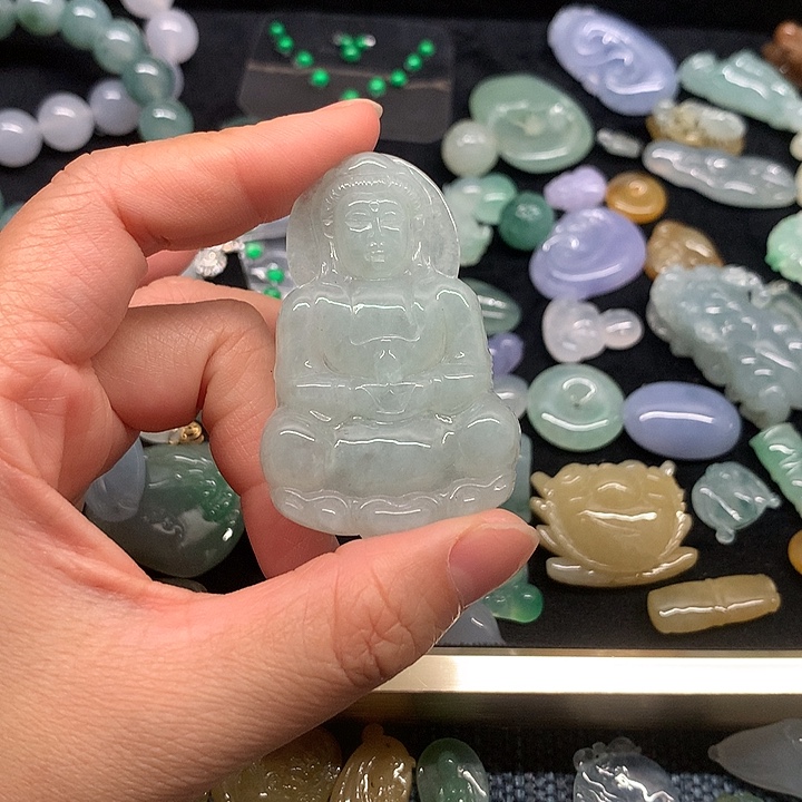 翡翠未镶嵌颈饰观音