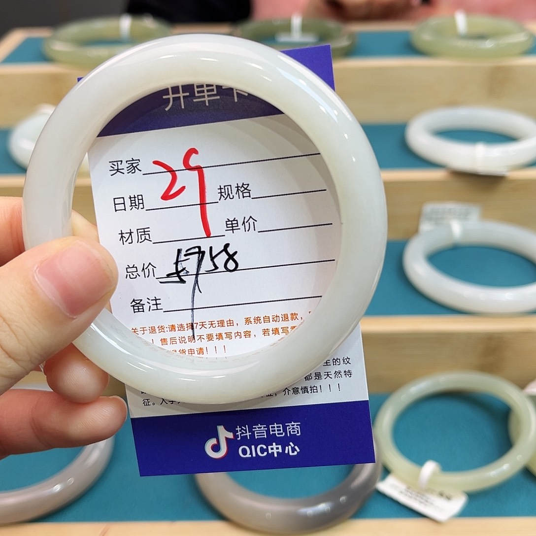 和田玉未镶嵌手镯