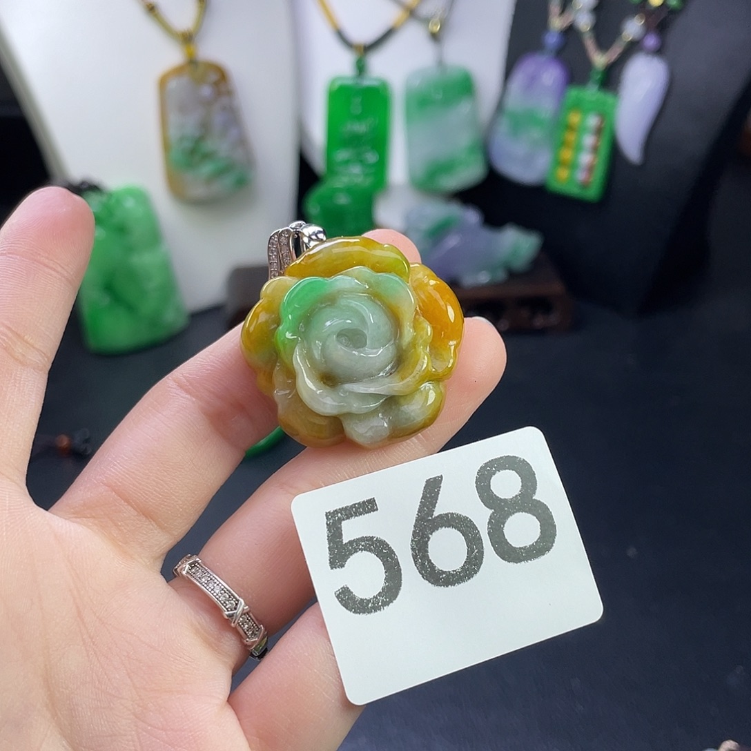 翡翠未镶嵌吊坠(赠链)