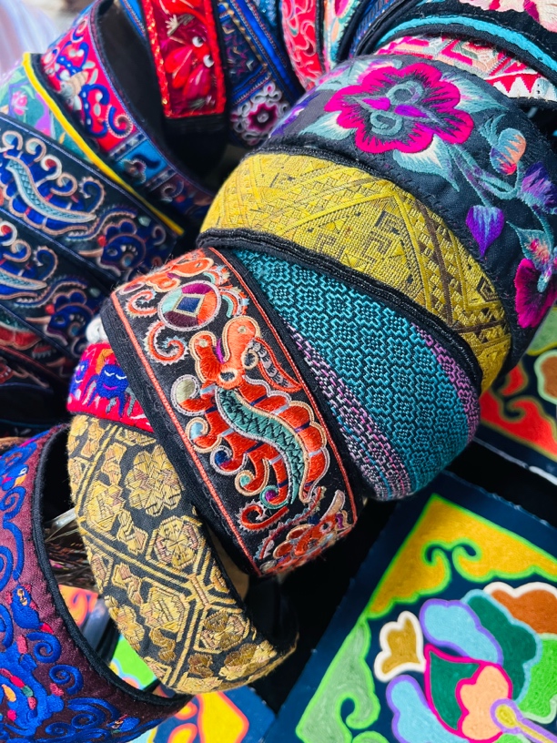 贵州黔东南非遗苗绣手工锁包/蝴蝶吊坠（改价专拍）