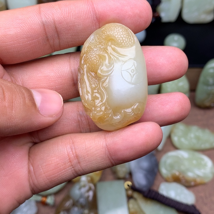 仅***忆和田玉（糖玉）未镶嵌颈饰