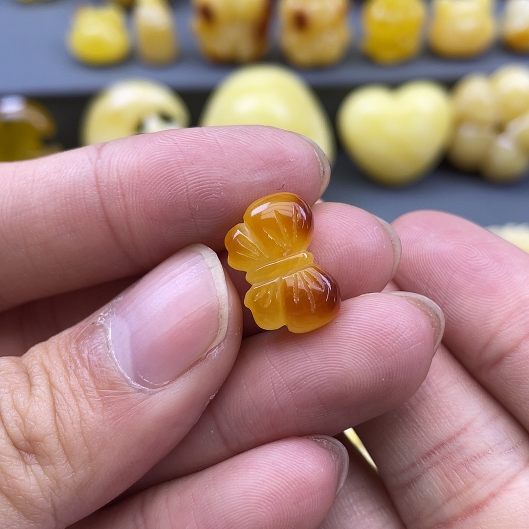 琥珀裸石未镶嵌蜜蜡