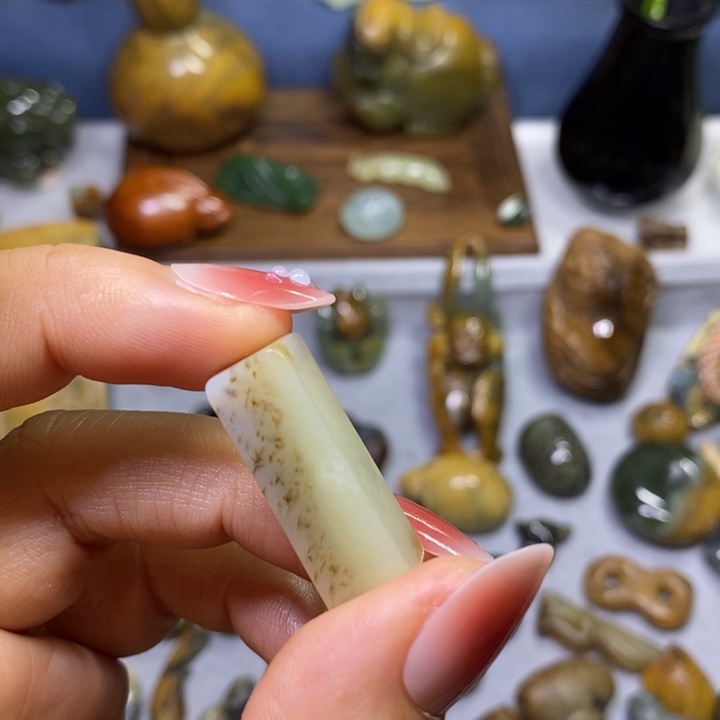 透闪石质玉未镶嵌挂件