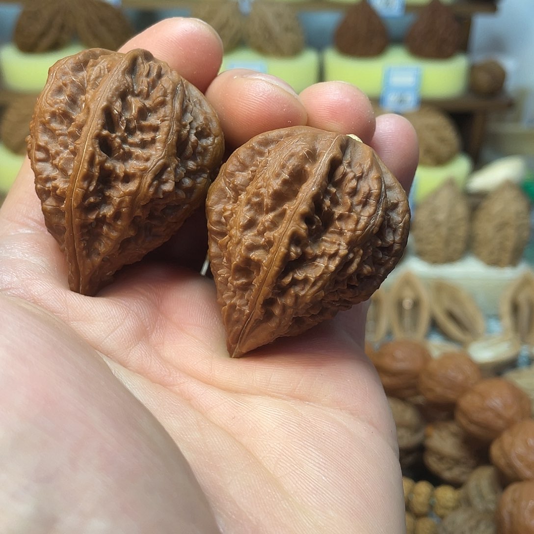 文玩核桃把件红皮草莓