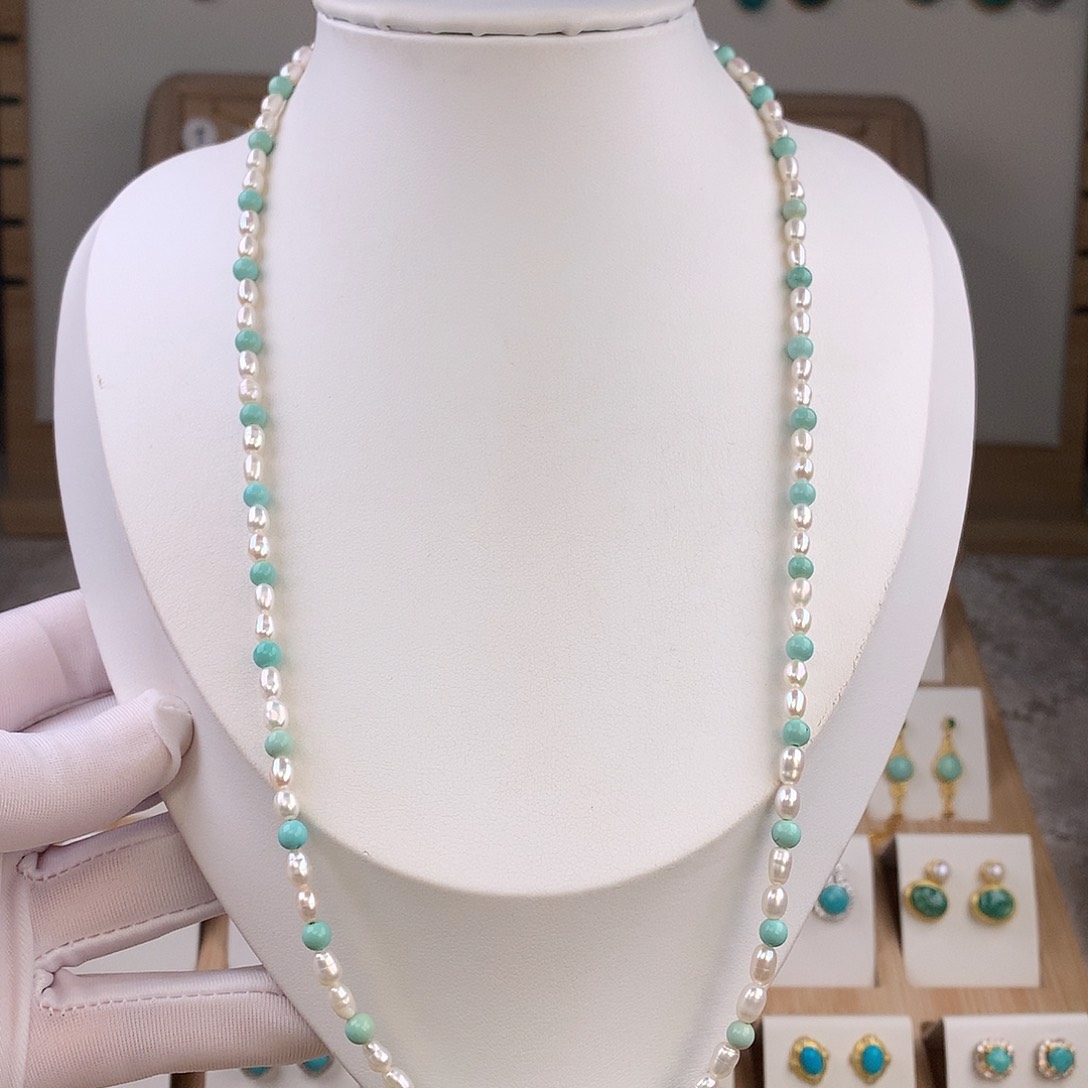 绿松石未镶嵌颈饰