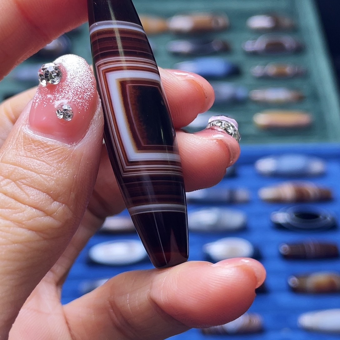 陌***姐玛瑙/玉髓未镶嵌颈饰