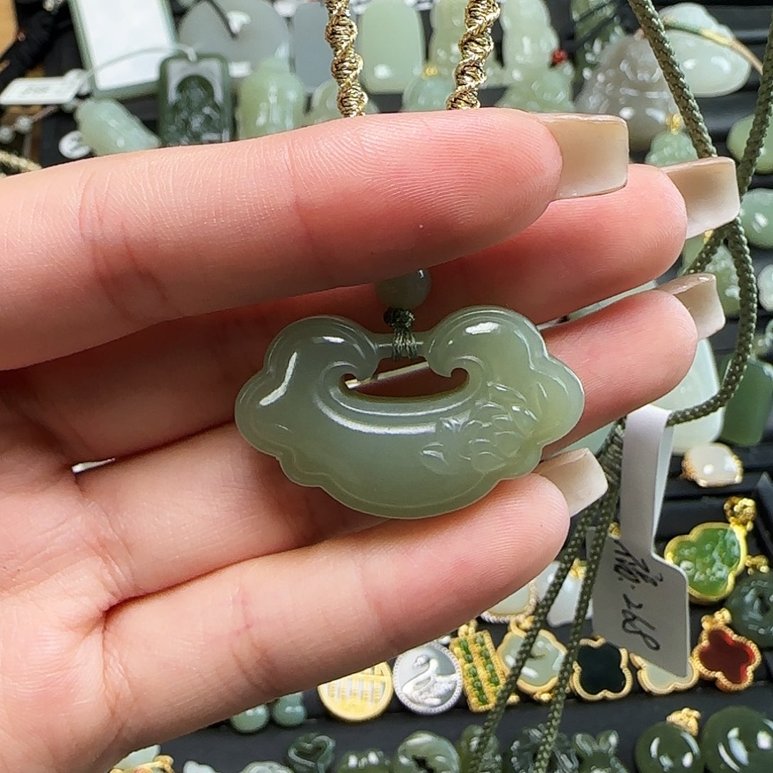 颈饰未镶嵌和田玉