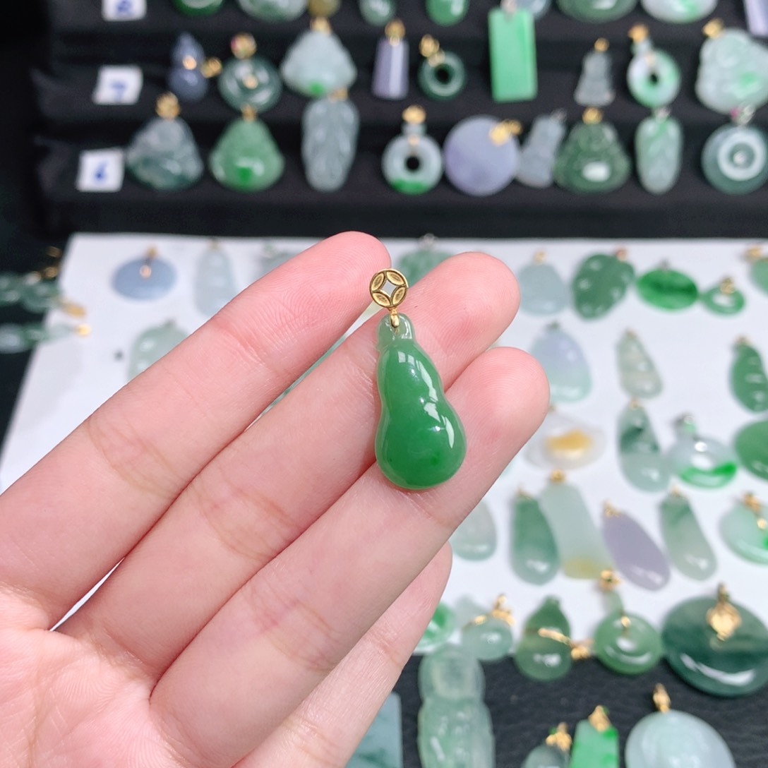 翡翠颈饰未镶嵌翡翠