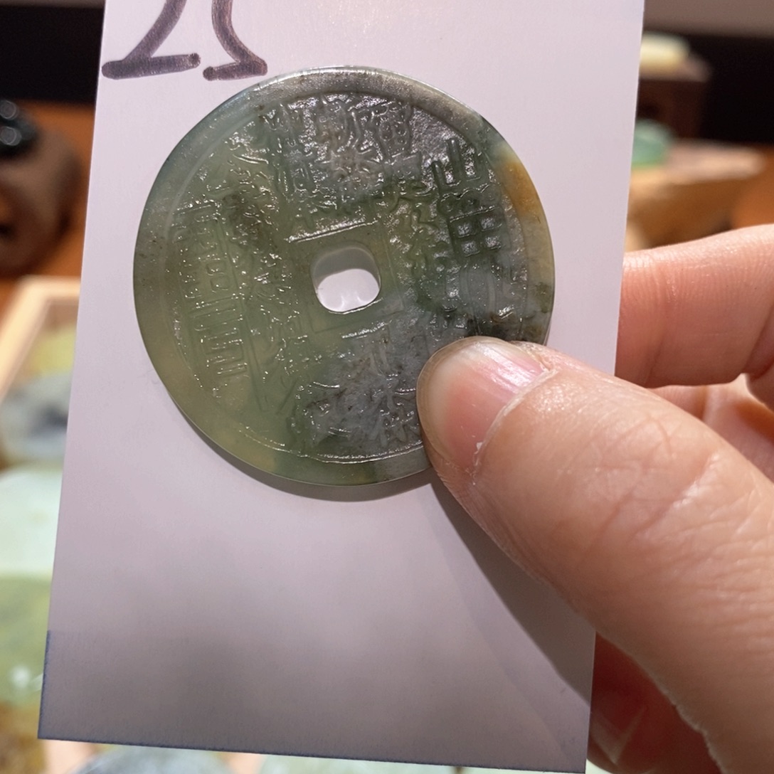 岫玉未镶嵌颈饰山花