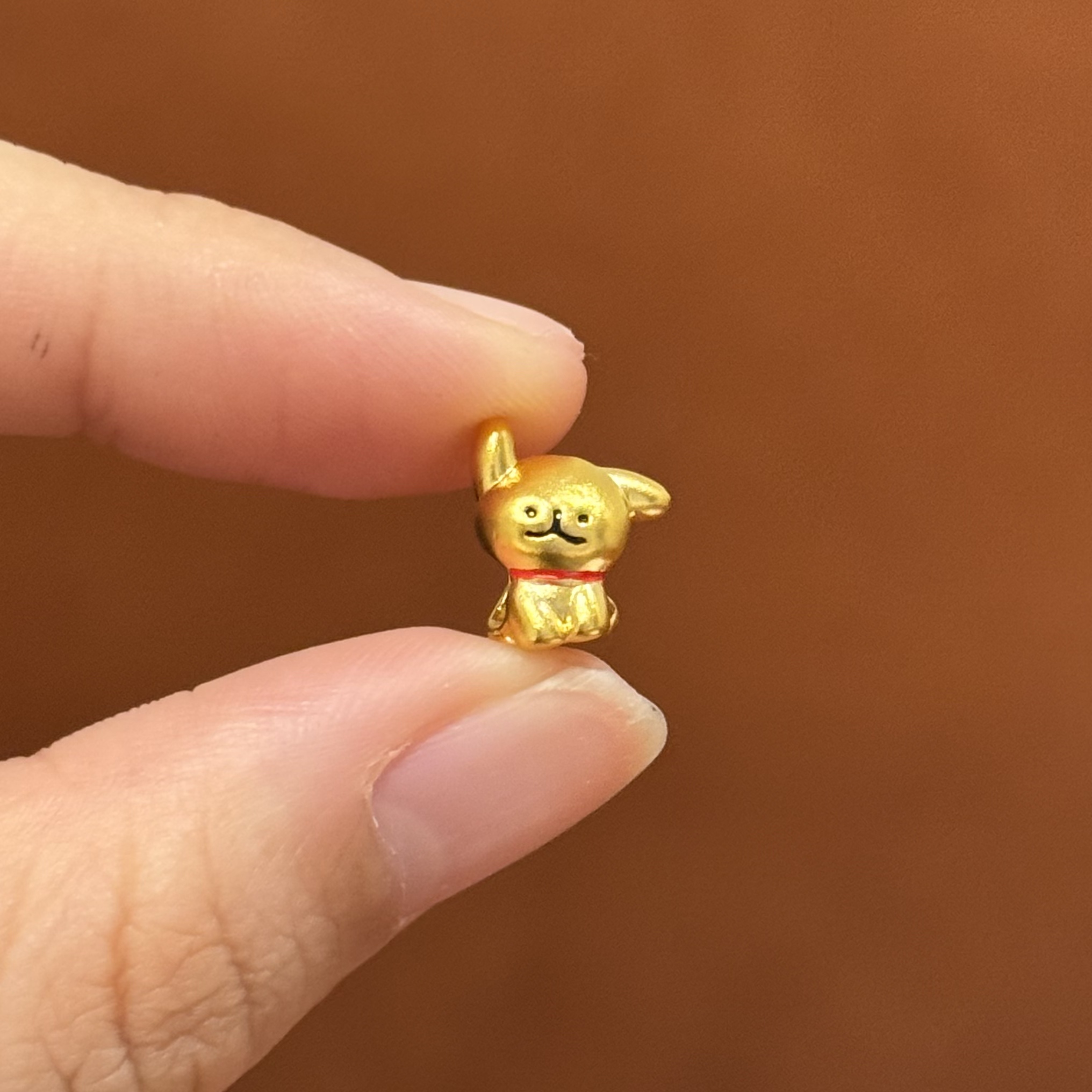 贝贝黄金 足金999 飞耳朵线条小狗 珐琅彩 中穿 5D工艺 2833