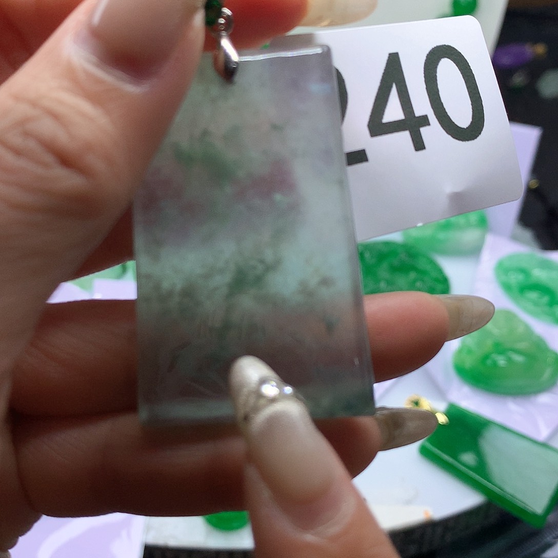 翡翠吊坠(赠链)未镶嵌