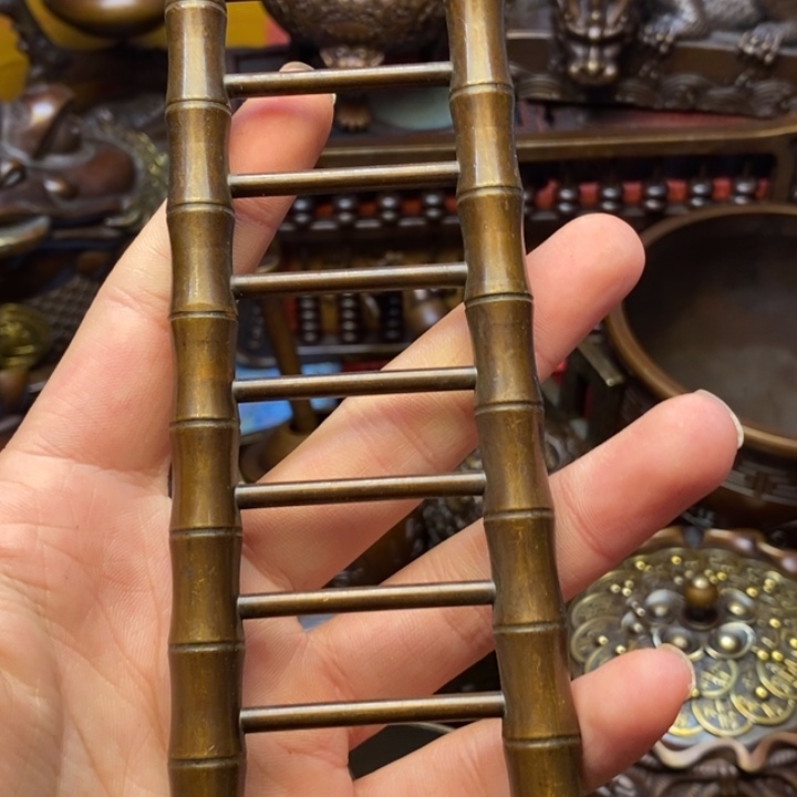 铜器摆件做工精良