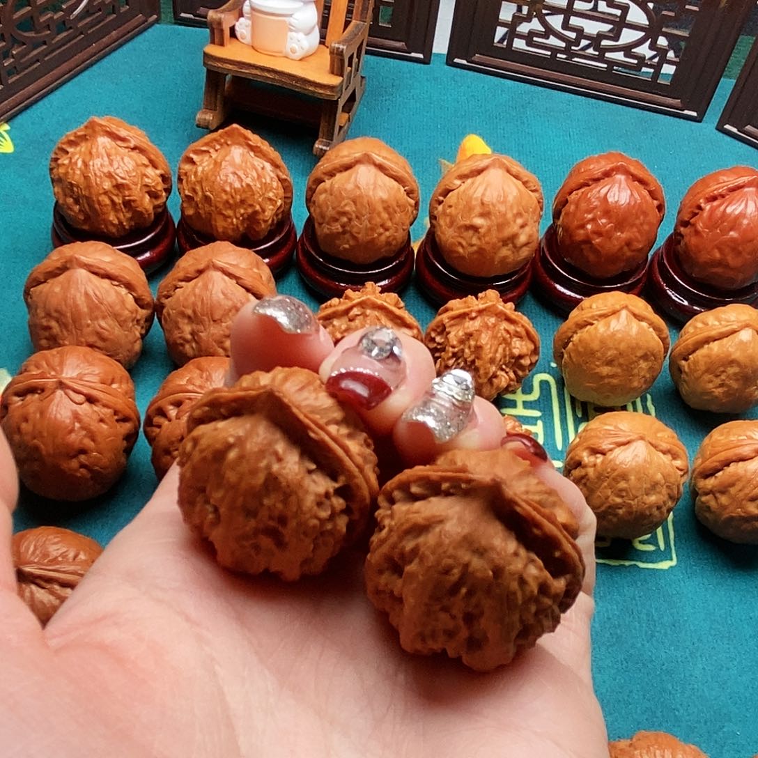 文玩核桃把件粗筋八棱