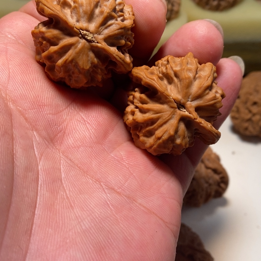 雅***蝶文玩核桃吊坠文玩核桃龙鳞