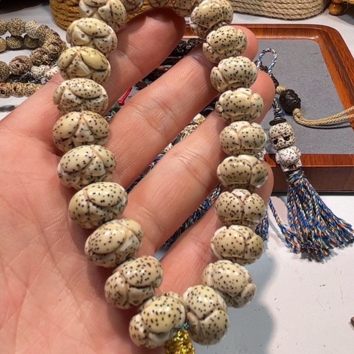 星月菩提吊坠莲花手串