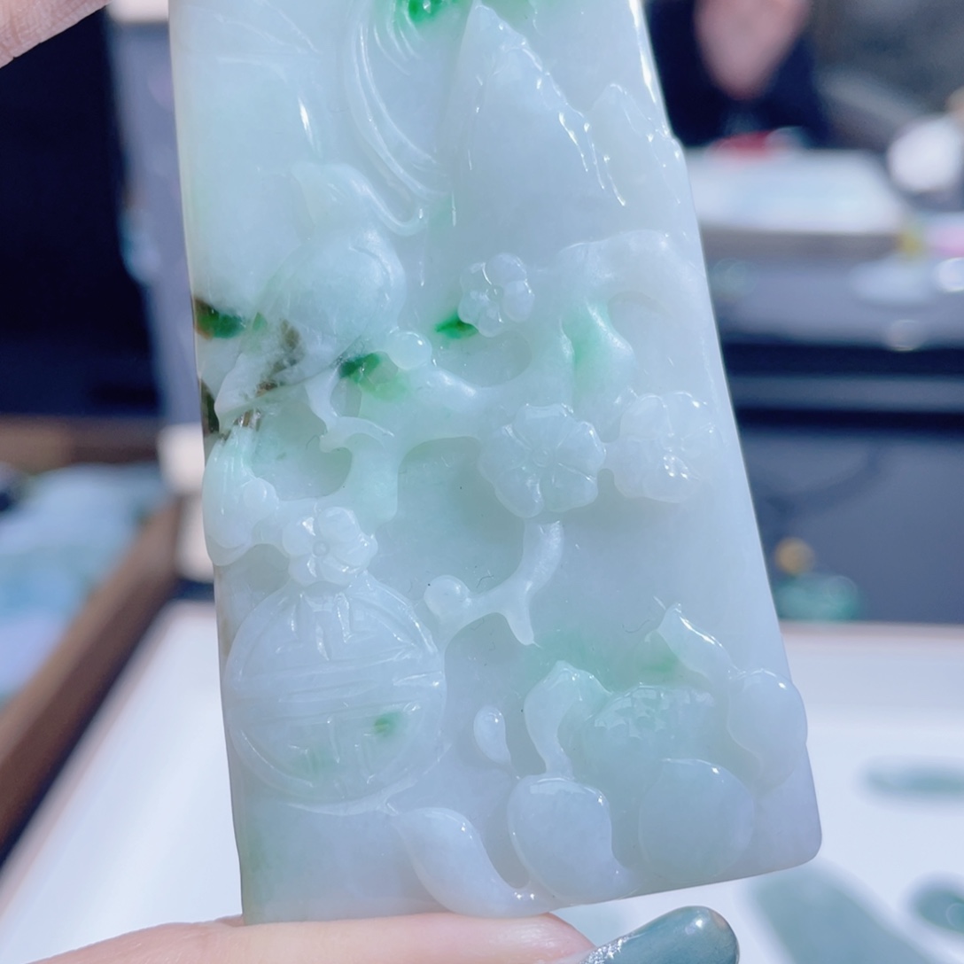 翡翠未镶嵌颈饰山水