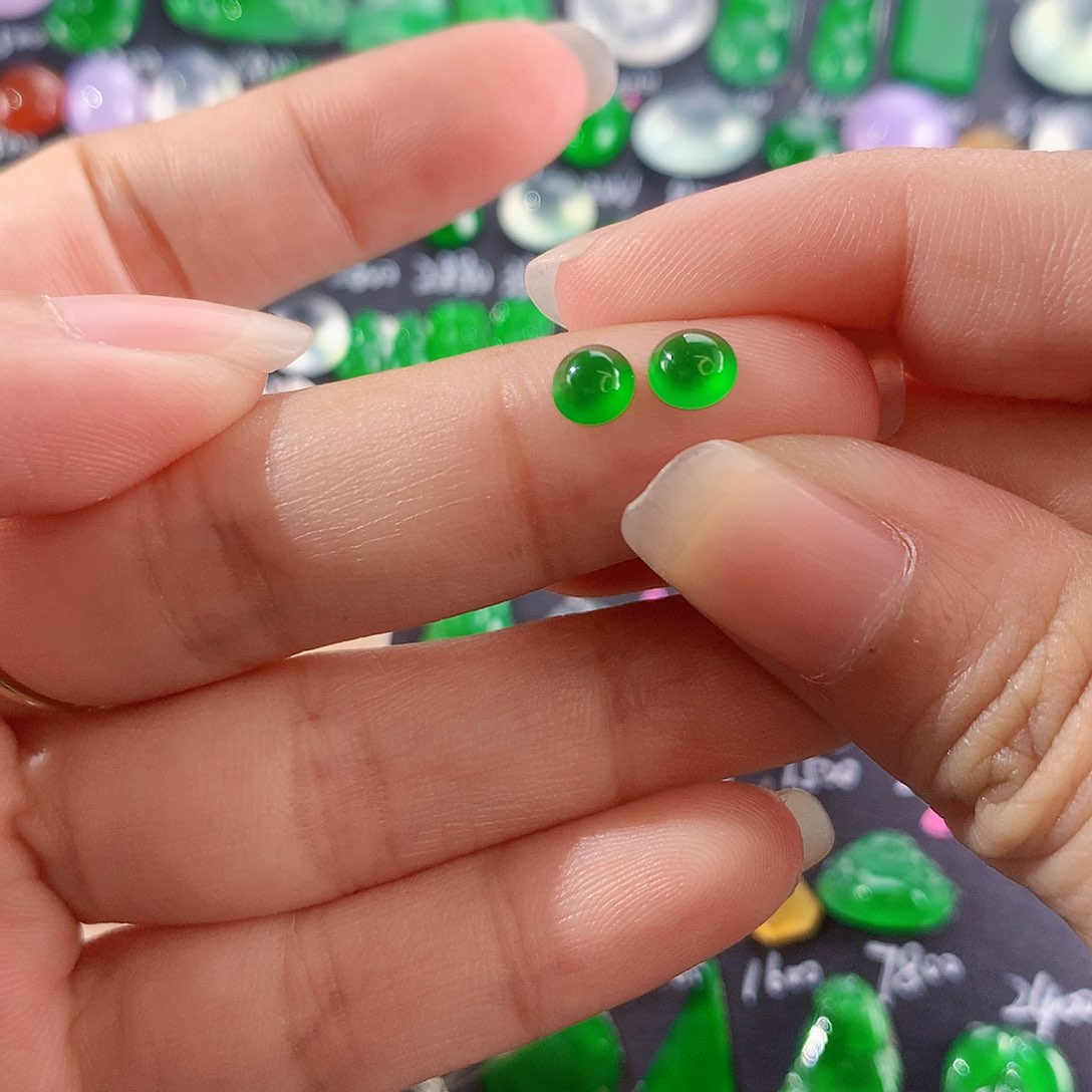 【闪购商品】翡翠颈饰未镶嵌强推色标绿蛋一对