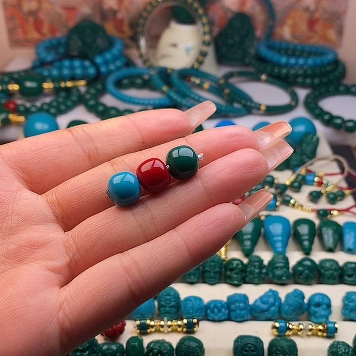 奇***点颈饰琉璃卡10红绿蓝三颗