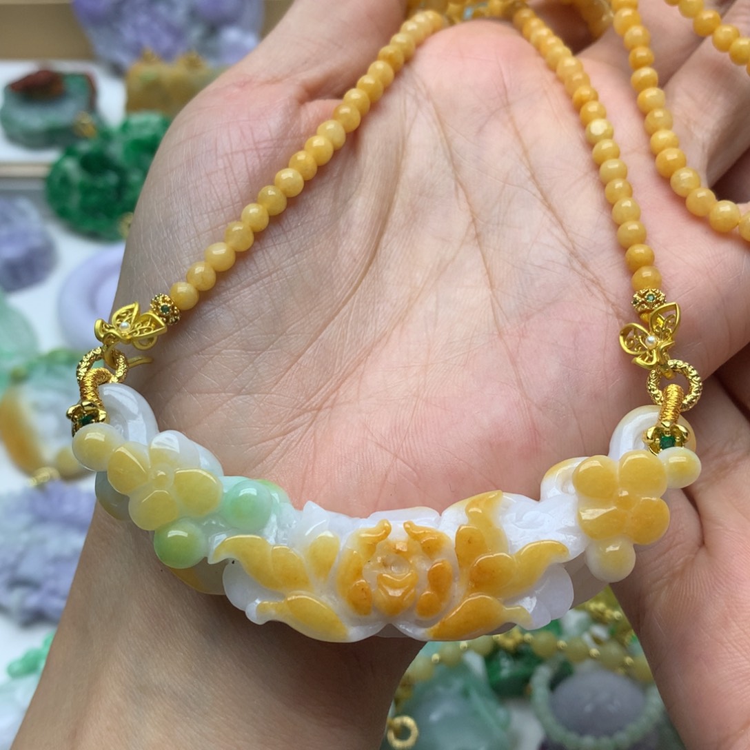 翡翠颈饰未镶嵌翡翠