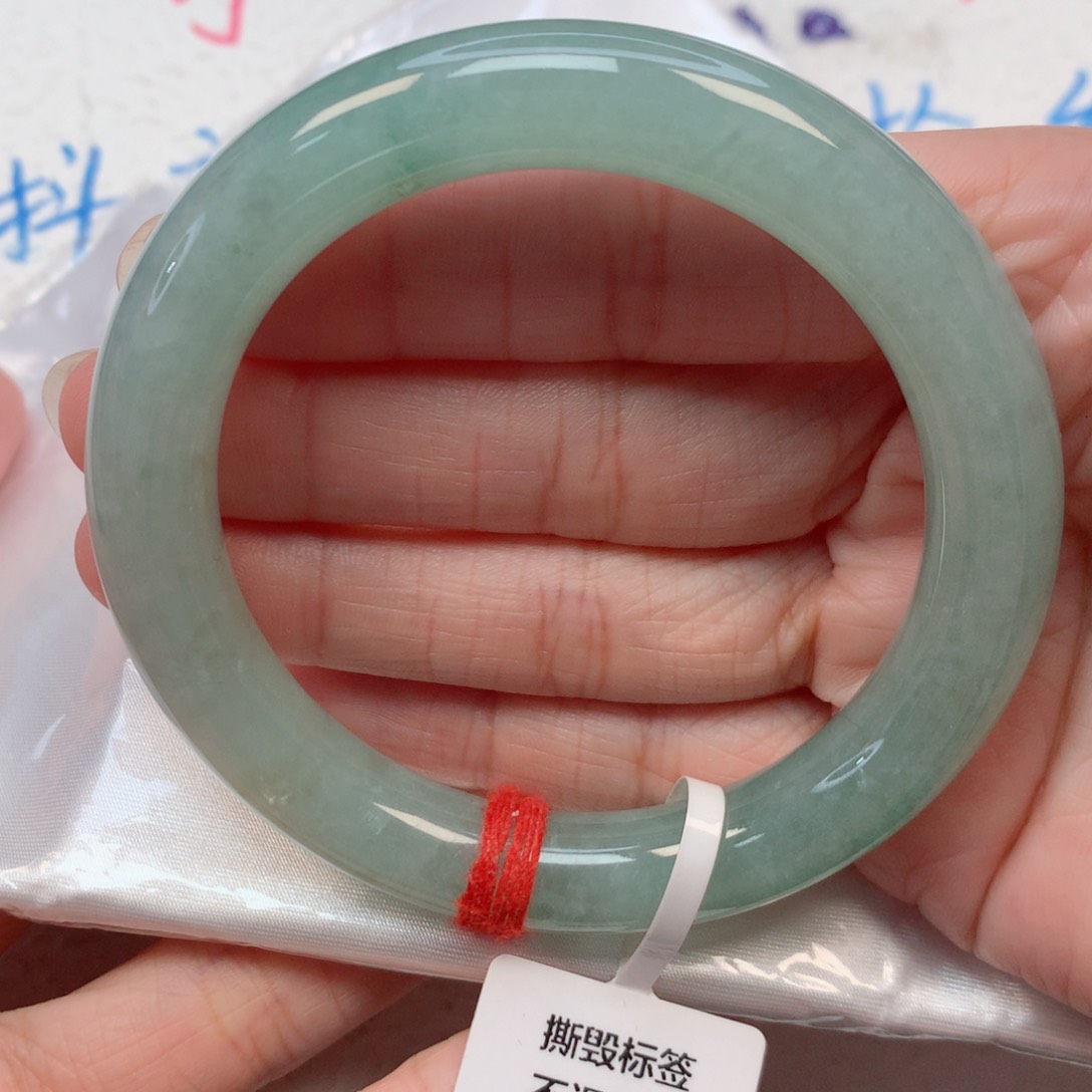 翡翠手镯未镶嵌56.4胖圆条 冰晴底