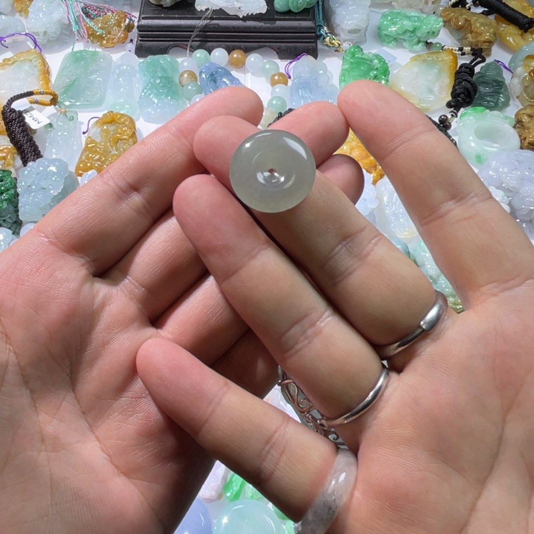 翡翠颈饰未镶嵌天然