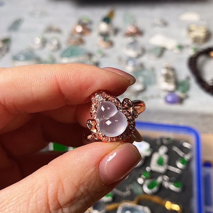 翡翠颈饰未镶嵌戒指