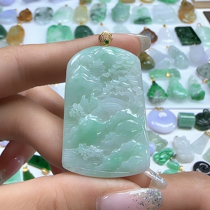 翡翠颈饰未镶嵌冰阳绿山水牌