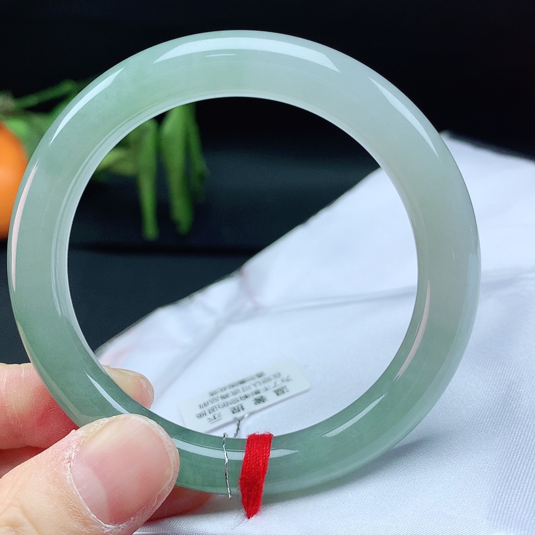 翡翠手镯未镶嵌52圈