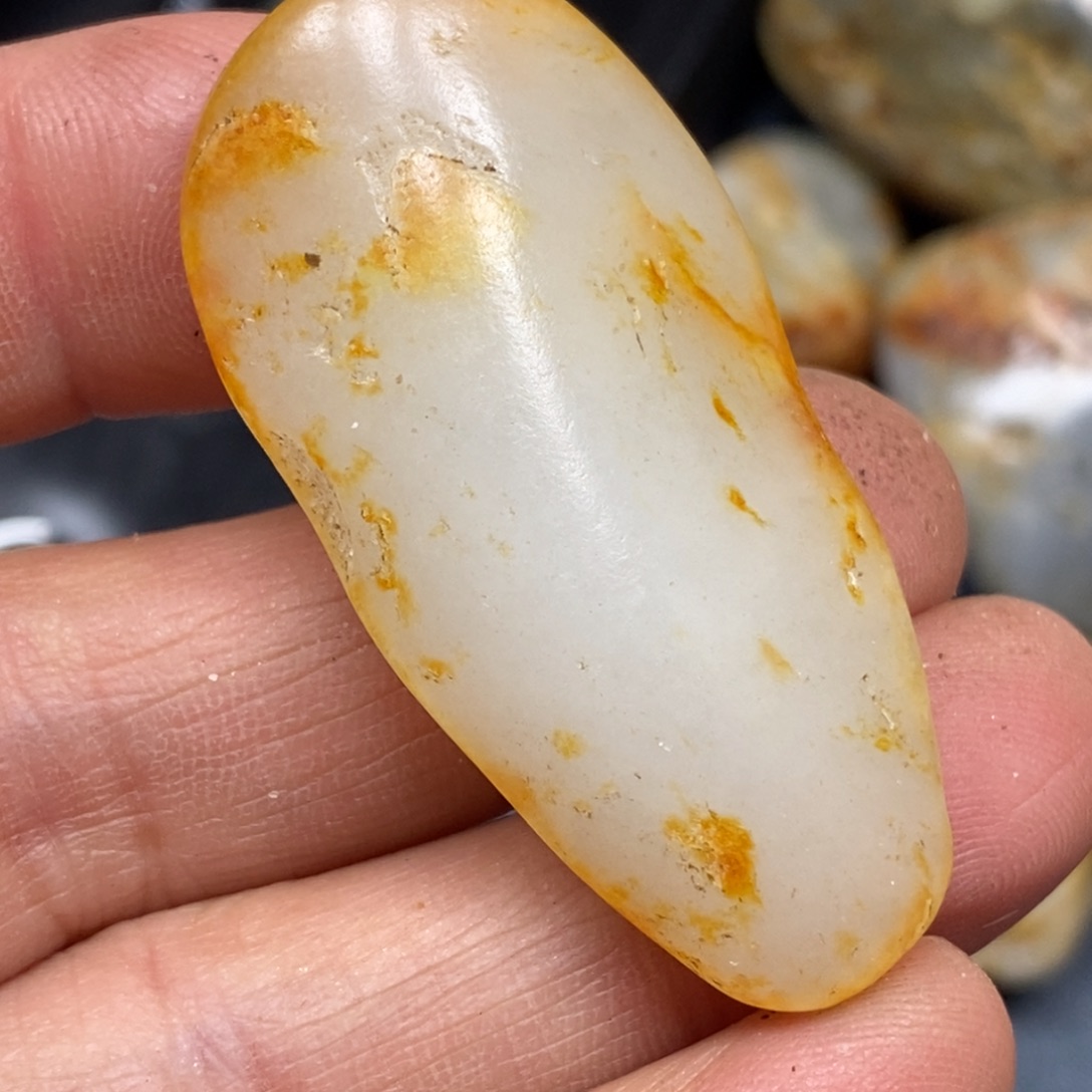 和田玉挂件足铂镶嵌