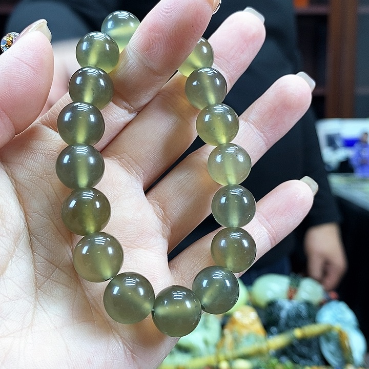 蛇纹石玉吊坠未镶嵌