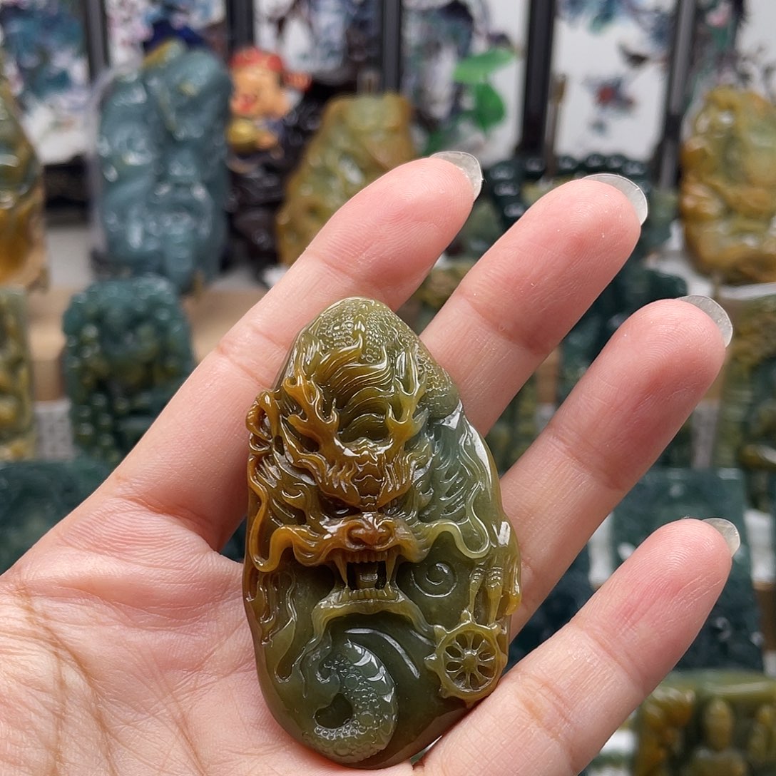 颈饰未镶嵌翡翠天然翡翠a货龙