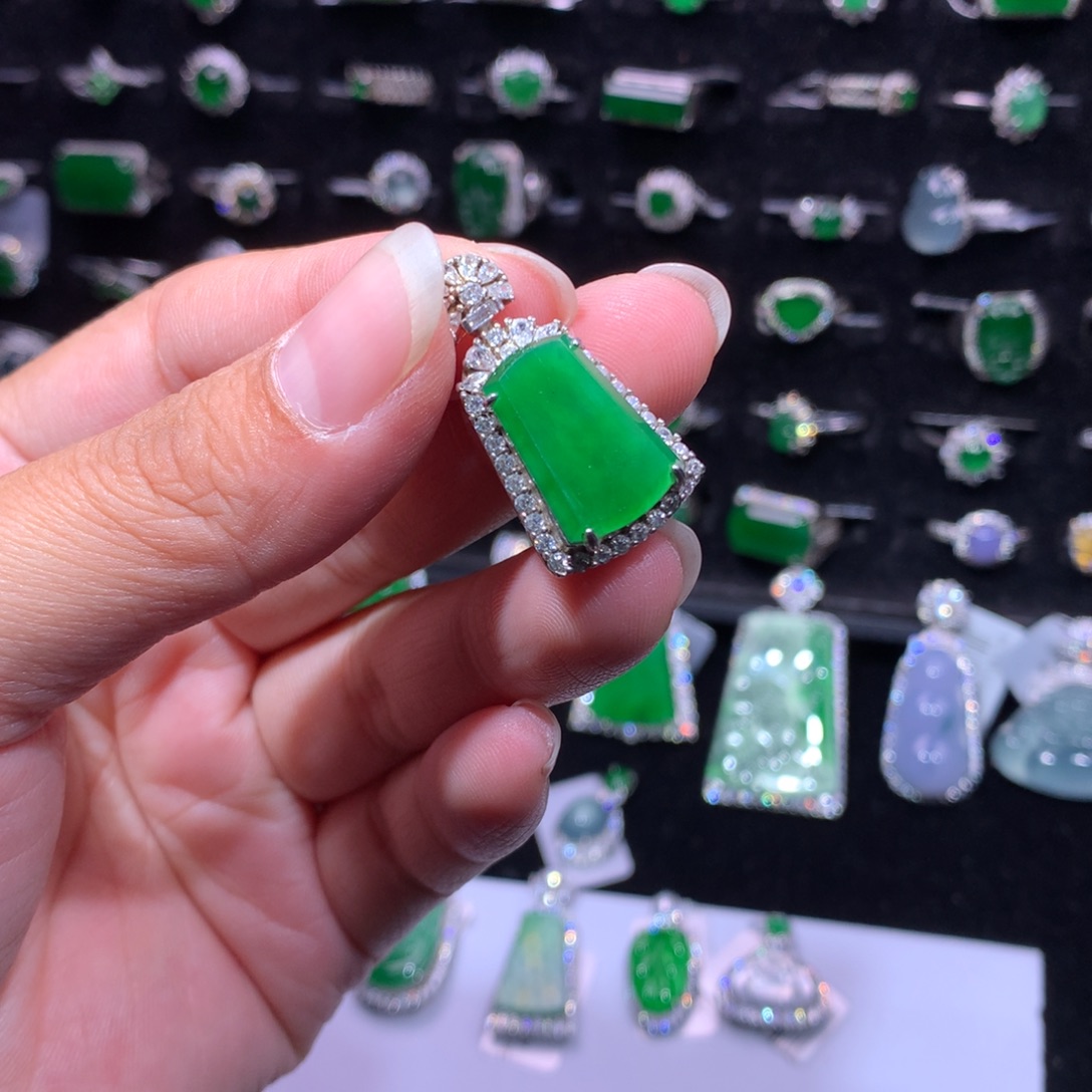 翡翠银S925镶嵌颈饰翡翠