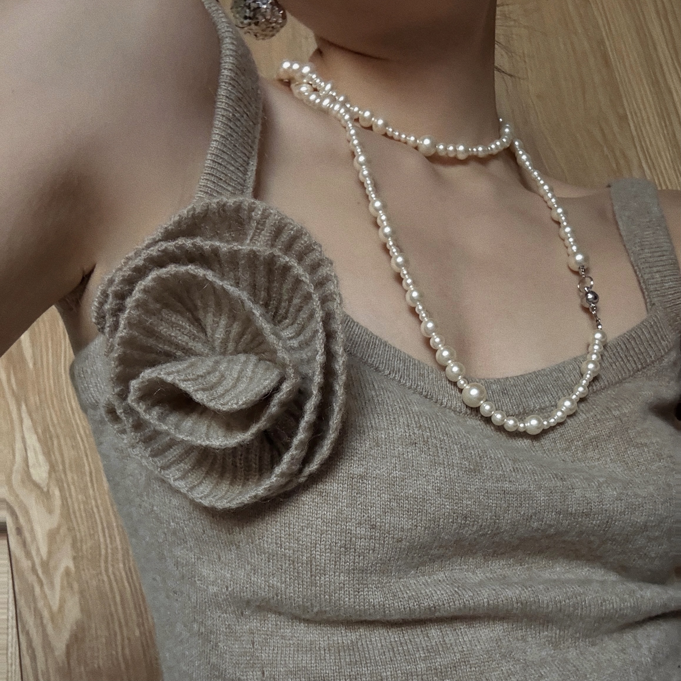 Vane｜“蔷薇”立体花朵吊带一片式针织连衣裙～