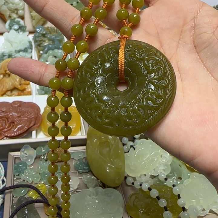 蛇纹石玉吊坠未镶嵌