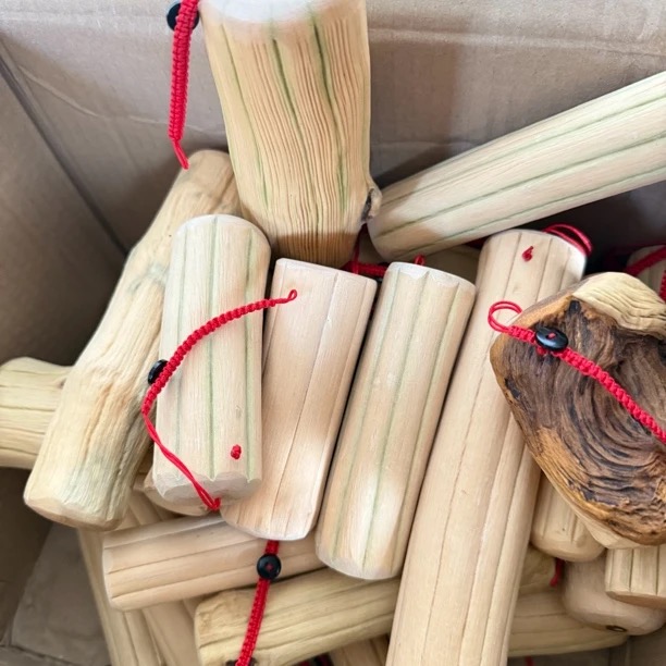 降龙木手把件（尺寸大小数量随机发货）