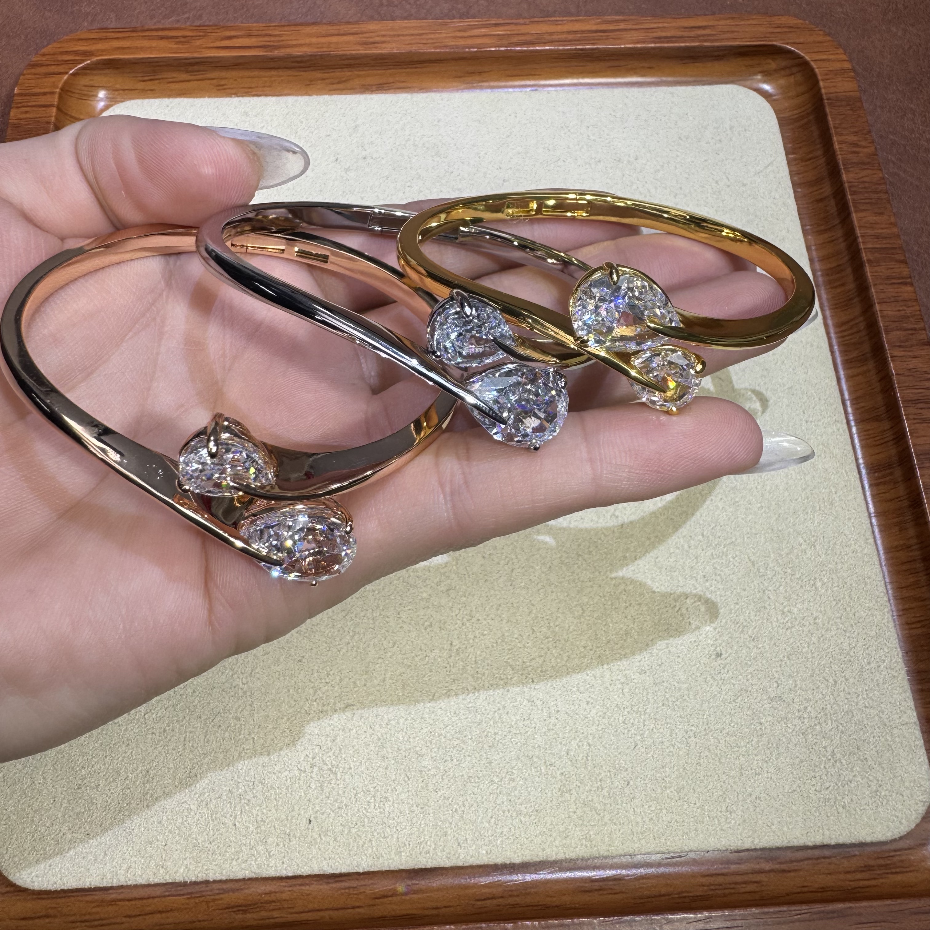 非金属珐琅手镯 飞碟水滴设计款手镯 L87