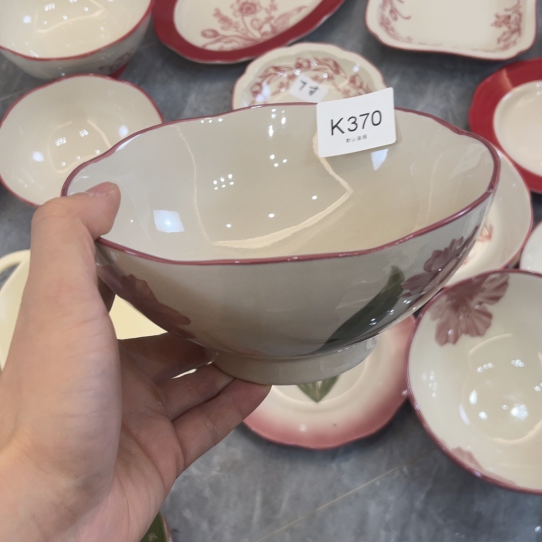 陶瓷微瑕餐具介意勿拍，满18飞！