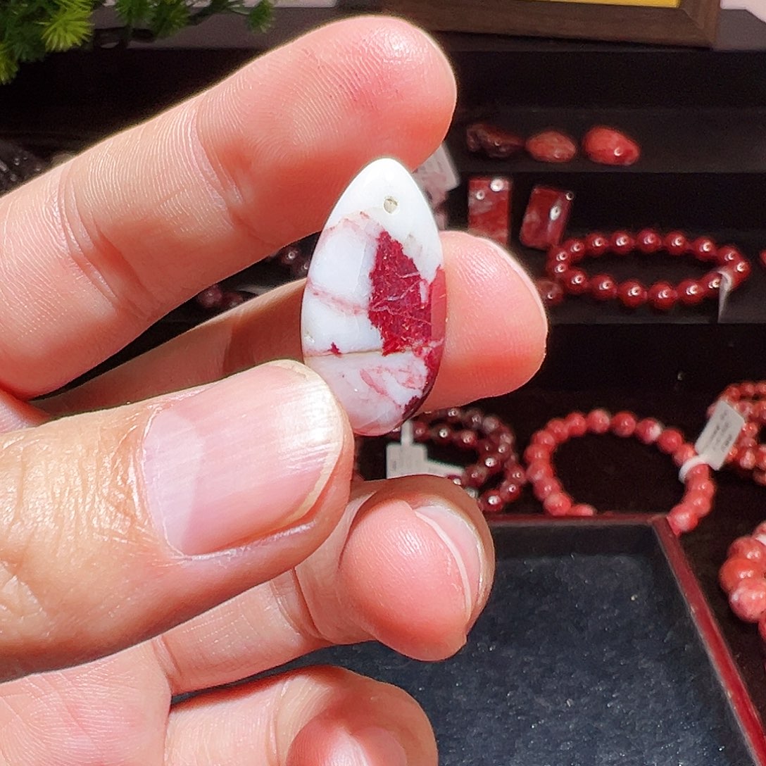 天然辰砂纯天然吊坠