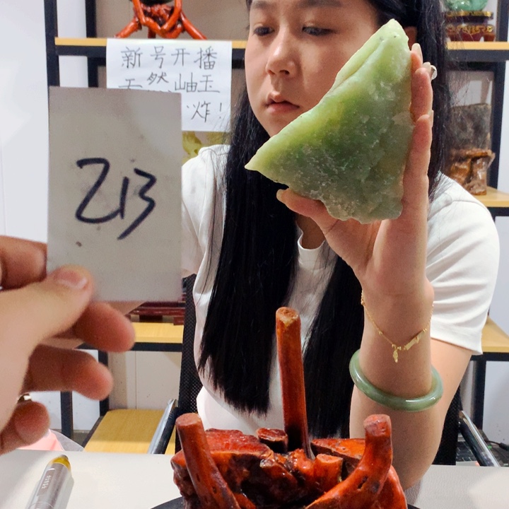 未镶嵌蛇纹石玉1岫玉