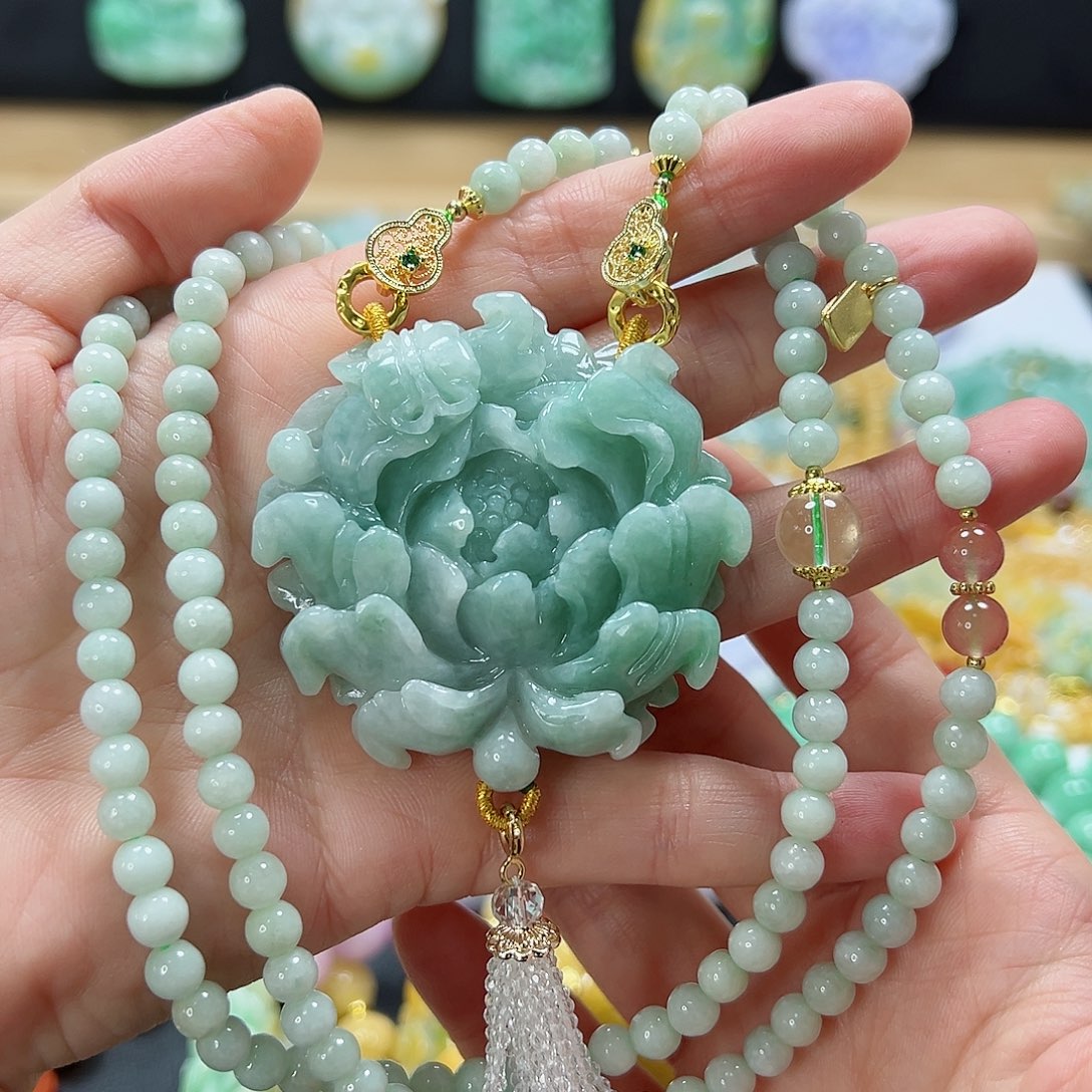 颈饰未镶嵌翡翠吊坠