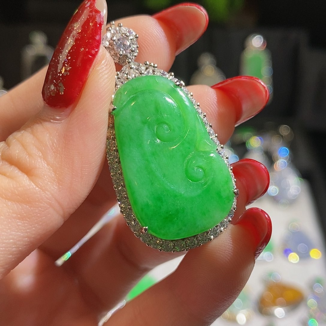 翡翠颈饰银S925镶嵌天然翡翠 