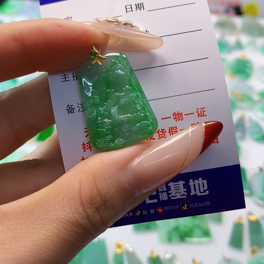 翡翠颈饰18K金镶嵌翡翠