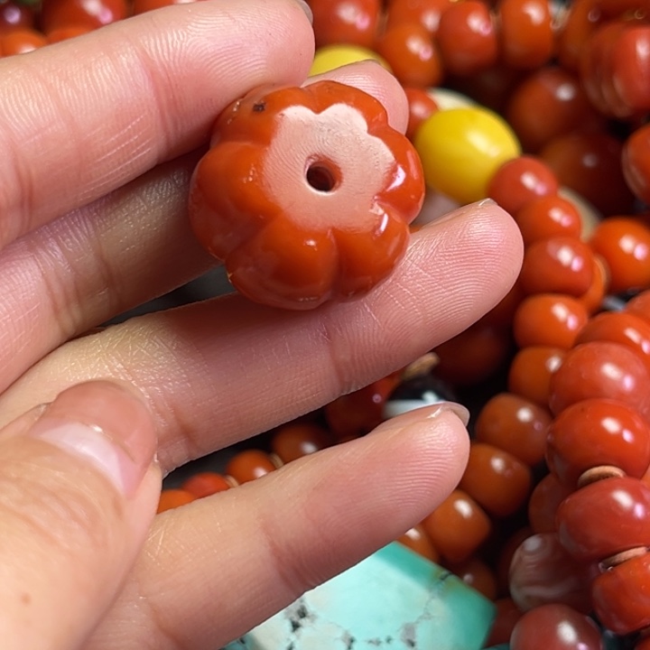 颈饰琉璃用***广琉璃………….