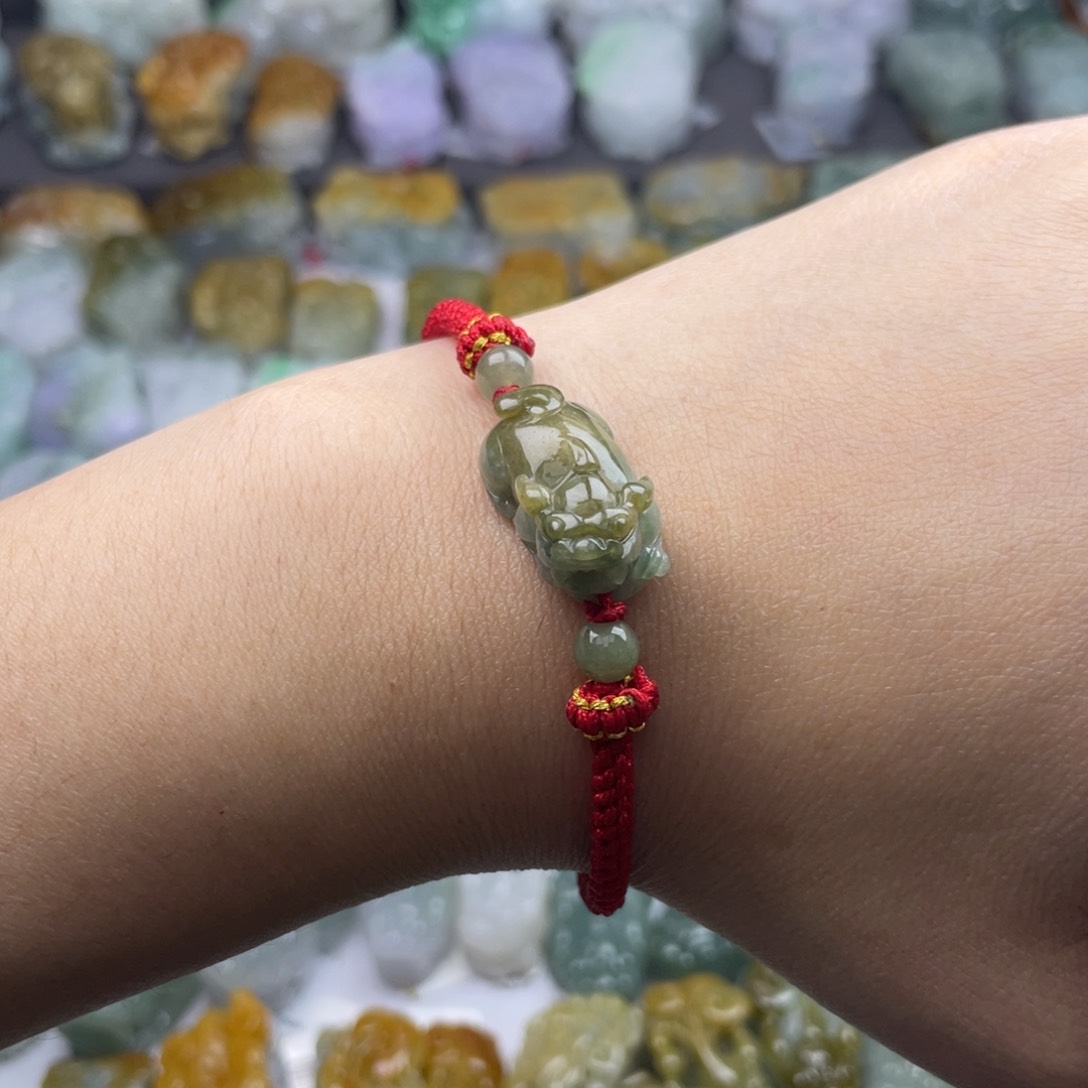 翡翠未镶嵌颈饰貔貅