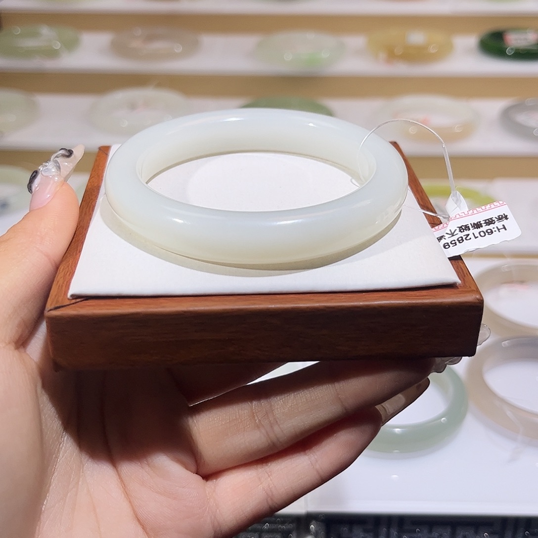 和田玉未镶嵌手镯白玉